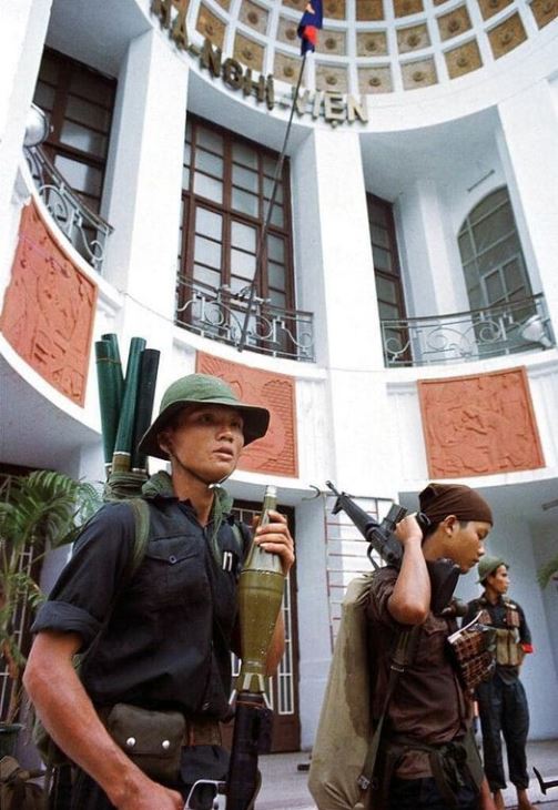 The Dark Room - A Collection of Photos of the War - Page 13 Saigon38