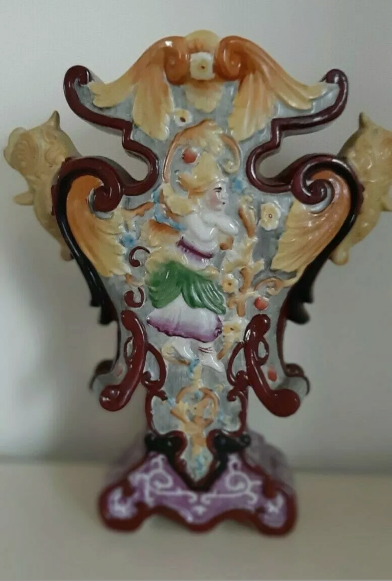 Large decorative mantle vase Screen10