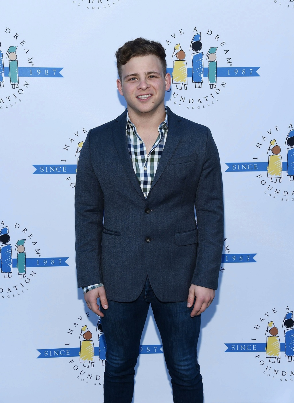 ¿Cuánto mide Jonathan Lipnicki? - Altura - Real height Nintch10