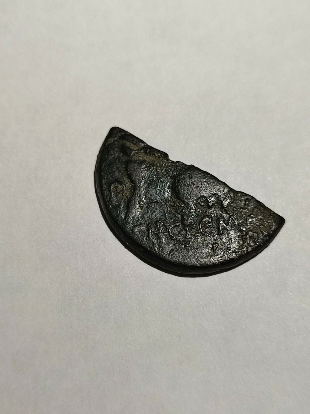 Pièce antique en bronze ( peut être Ibérique ) Img_2023