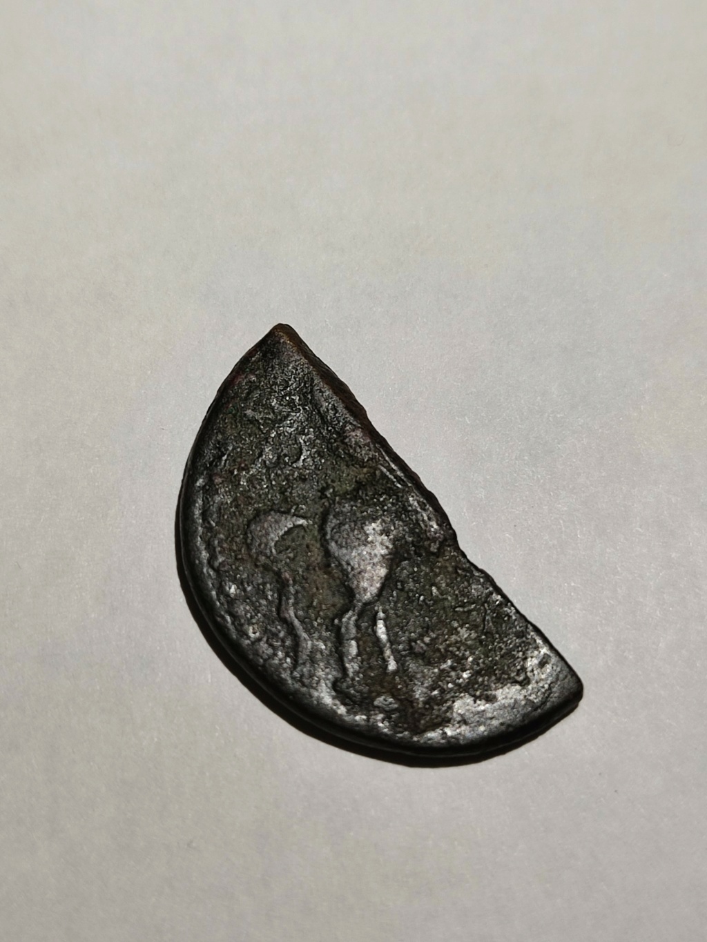 Pièce antique en bronze ( peut être Ibérique ) Img_2029