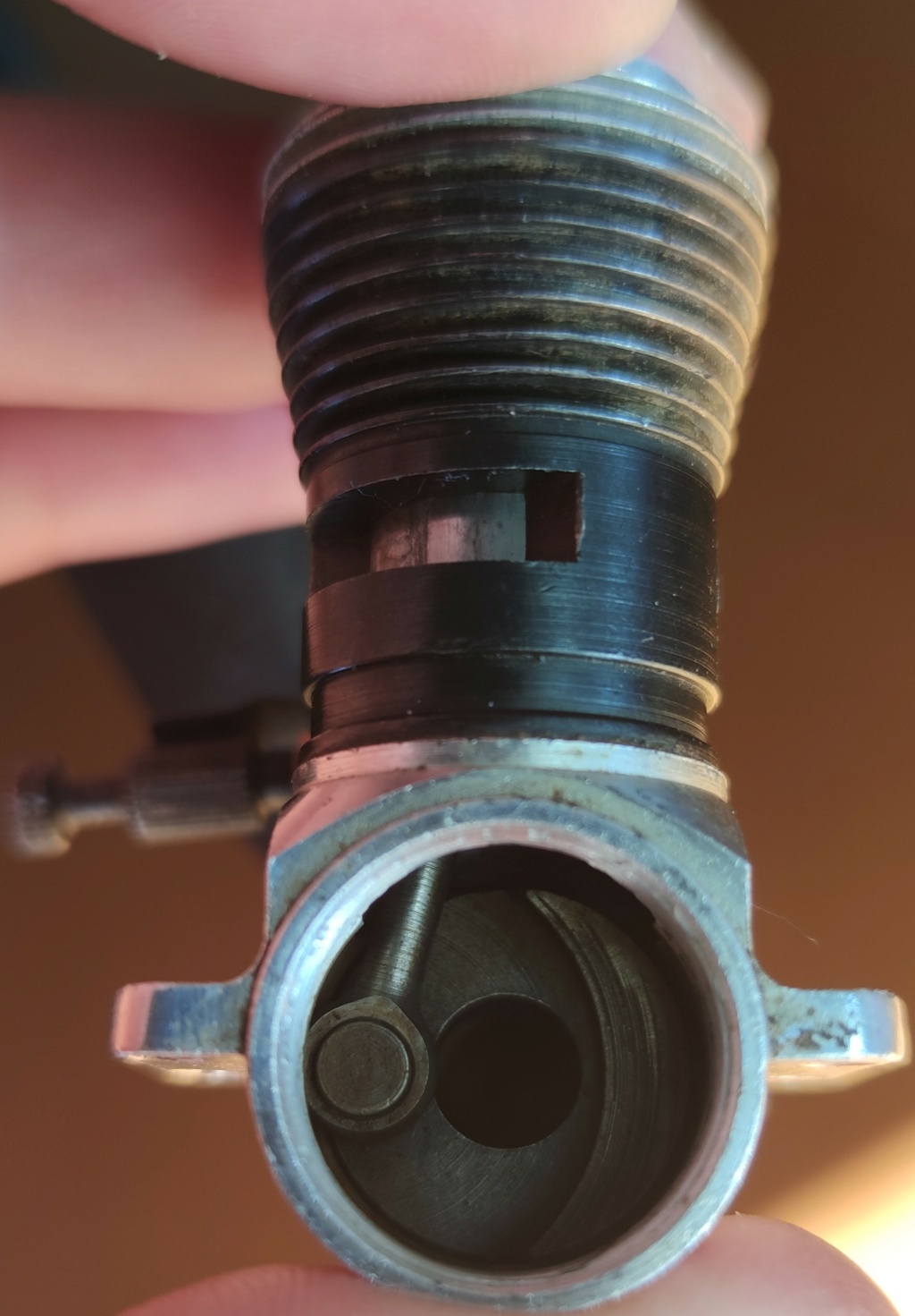 Help with Cox identification and piston issue Img_2015