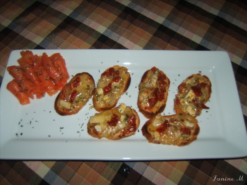 Tartines au brie et tomates séchées !! Dscf0130