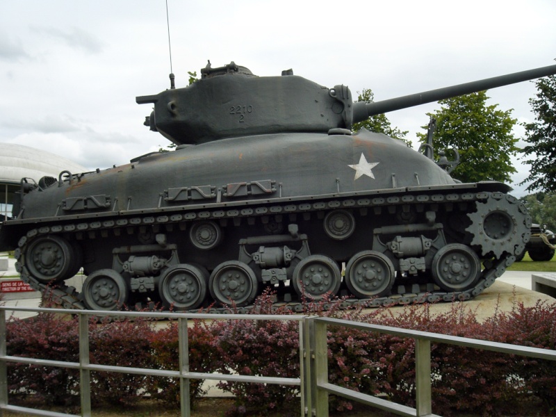 SHERMAN M4-A1 au 1/35è par l'ancien Cimg1510
