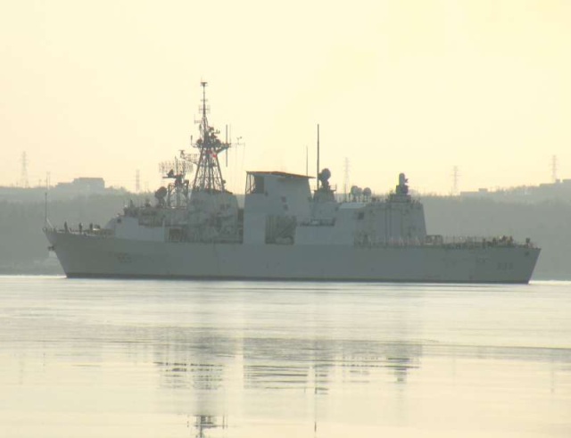 Canadian Navy - Marine Canadienne - Page 3 87914310