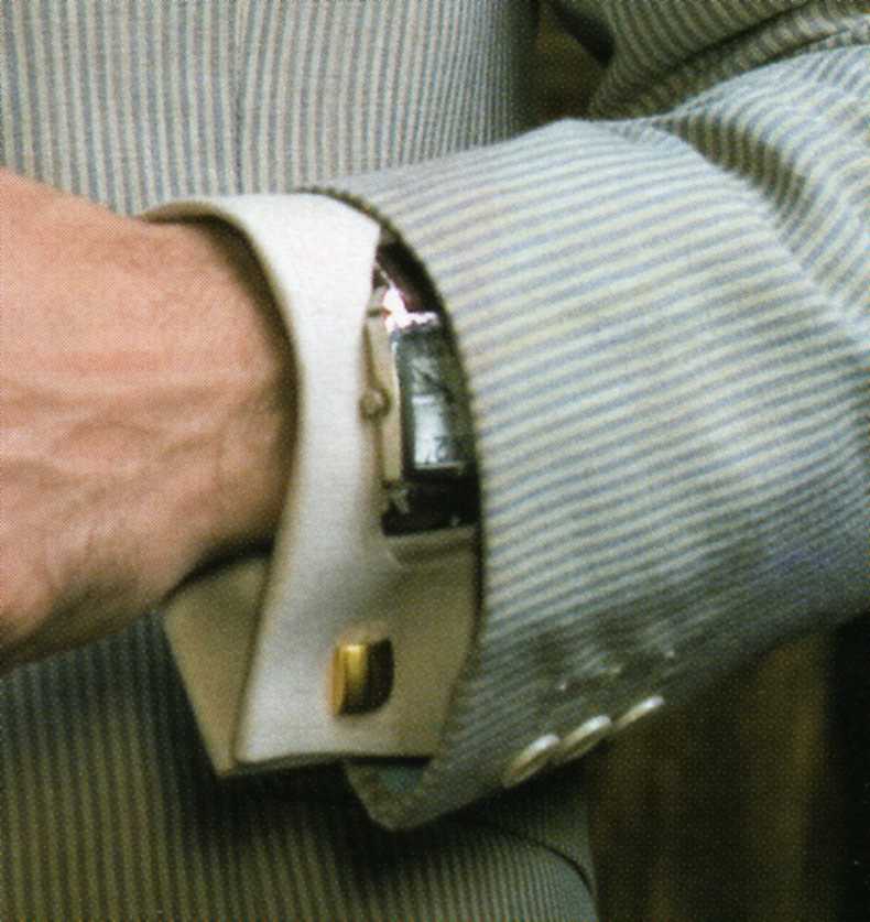 pour ceux qui porte des grosses montres avec une chemise... - Page 2 Chemis11
