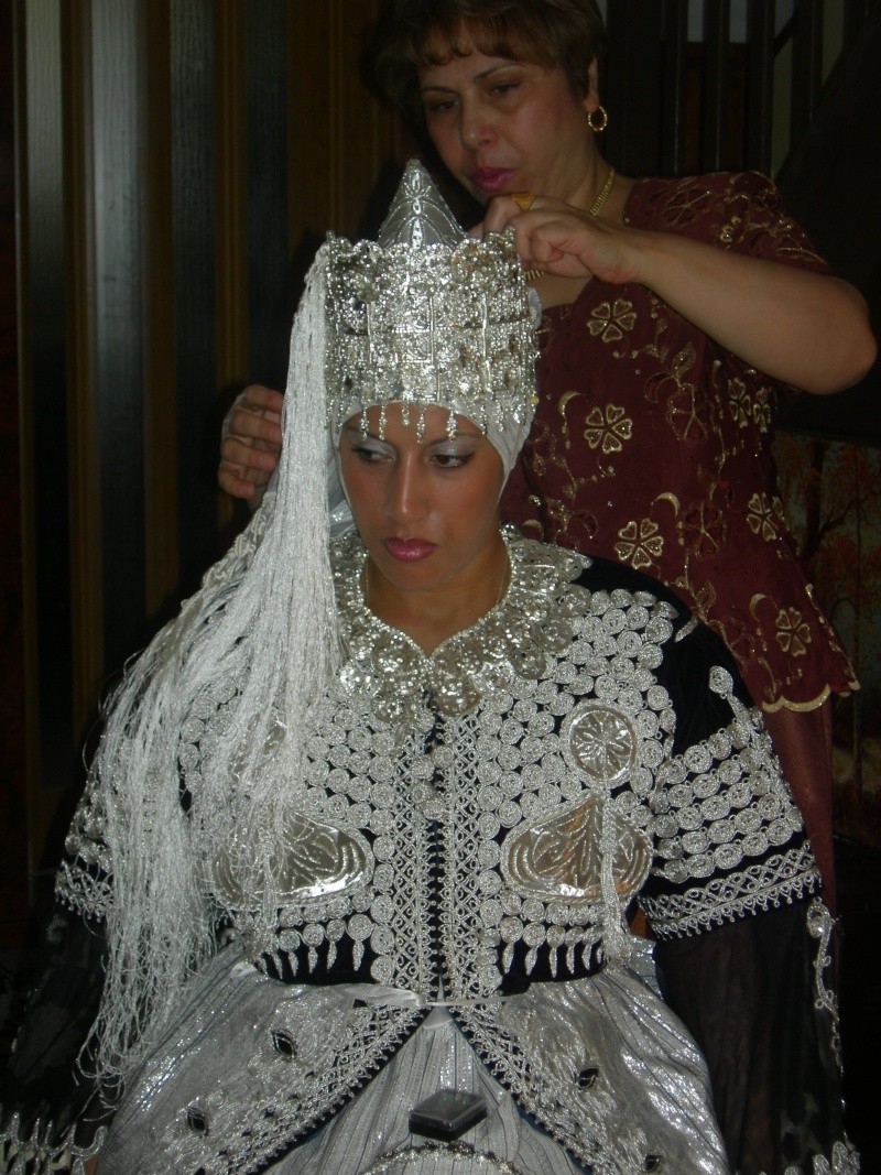 العرس الجزائري و أزياء العروس ليلة الحنة و الزفاف  0215