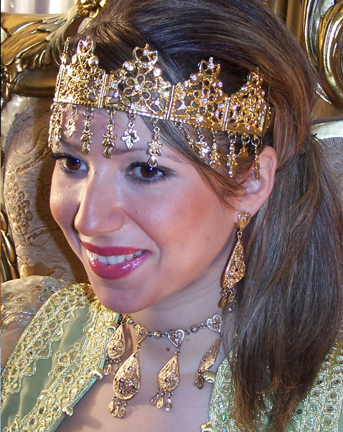 العرس الجزائري و أزياء العروس ليلة الحنة و الزفاف  0813