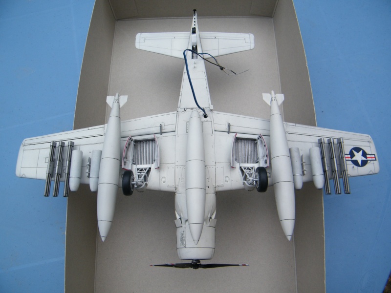 [Concours VietNam] DOUGLAS A-1H SKYRAIDER (US NAVY)  [tamiya] 1/48 + moteur electrique  - Page 2 025_0010