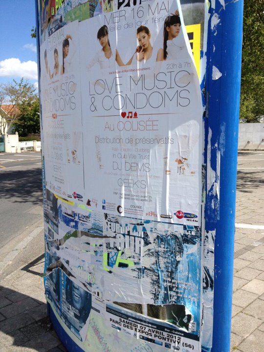 Les SNSD sur les affiches d'une soirée pour les préservatifs en France. 55937210