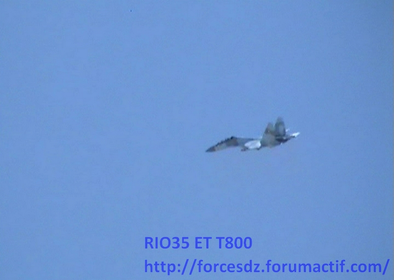 وصول طائرتين روسيتين من طراز "سوخوي 30 إم كا أ" الى الجزائر - صفحة 3 Image054