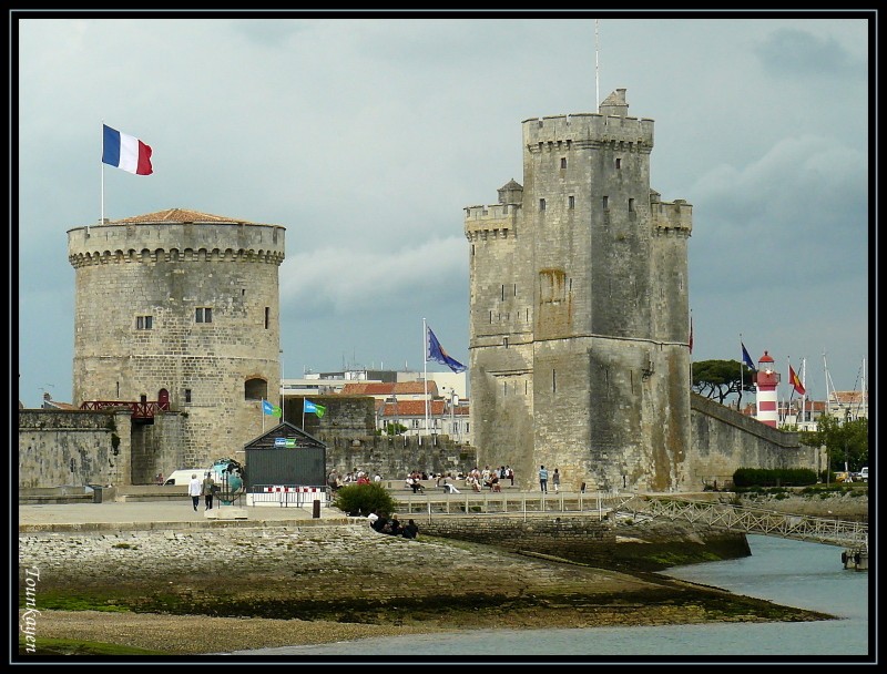 Les tours du vieux port de La Rochelle P1030412