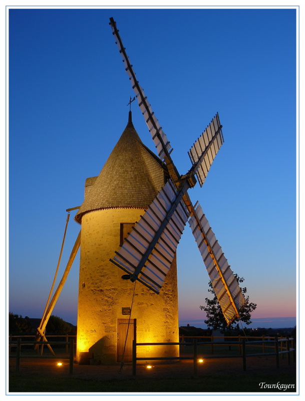 Moulin de Vrines (79) de nuit, avec une HDR en prime ... P1050910