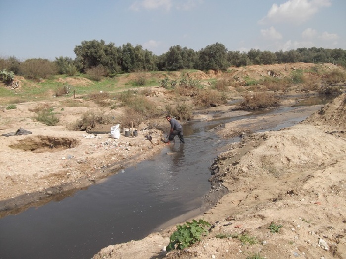 وادي غزة مصدر تلوث يدركه "المسئولون" ولا يحركون ساكناً  12-07-10