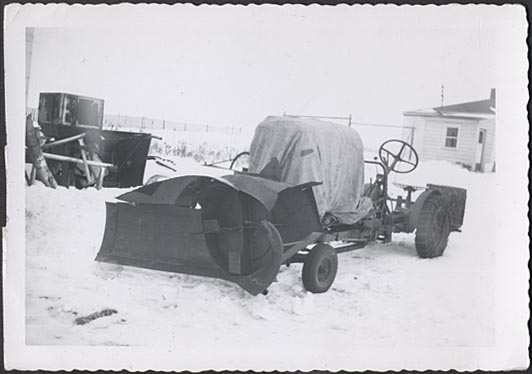 Vieille voiture sous la neige. - Page 6 B6245110