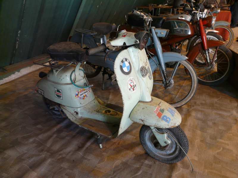 Bourse auto/moto à Saumur du club de Doué-la-Fontaine (49) P1190410