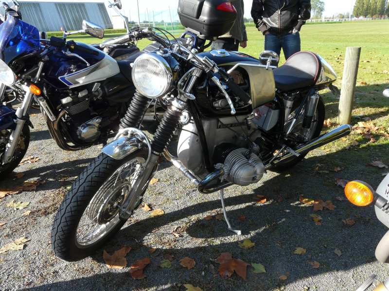 Bourse auto/moto à Saumur du club de Doué-la-Fontaine (49) P1190417