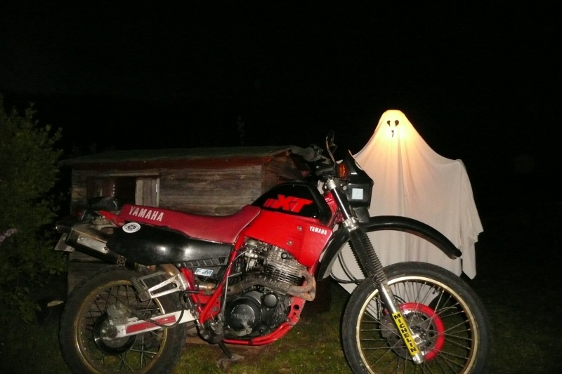 Le concours d'Avril 2012: "Votre moto et les fantômes." 09711