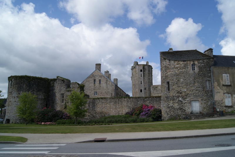 Monument WW2 - Briquebecq ( Normandie ) Dsc03610