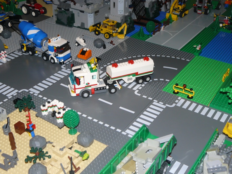 LEGO - La ville depuis ses débuts, son évolution, etc - Page 2 P1180115