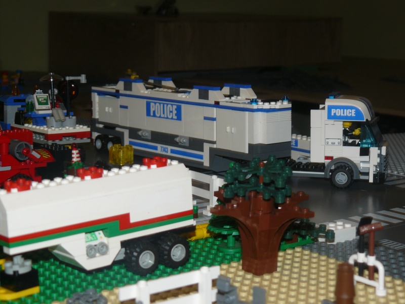 LEGO - La ville depuis ses débuts, son évolution, etc - Page 4 P1180524