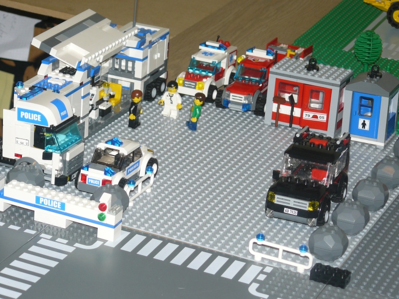 LEGO - La ville depuis ses débuts, son évolution, etc - Page 4 P1180525