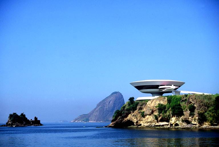 Décès d'Oscar Niemeyer Nitero10