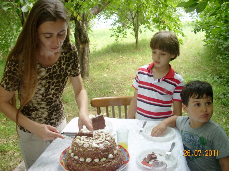 O familie fericita-familia Apetroaie-azi Tudorel a implinit 9 ani. Ziua_l38