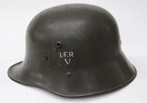 Un autre casque allemand avec marquages inconnus... Lfr110