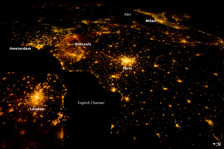 La Terre vue de nuit depuis l'ISS Iss02812