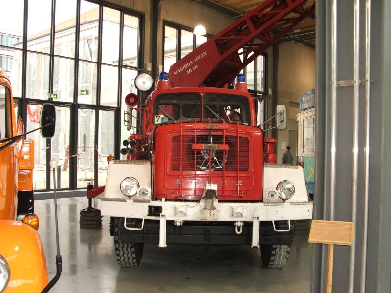 Kranwagen F Magirus 250 D 25 A ("F Uranus A") Dscf0131