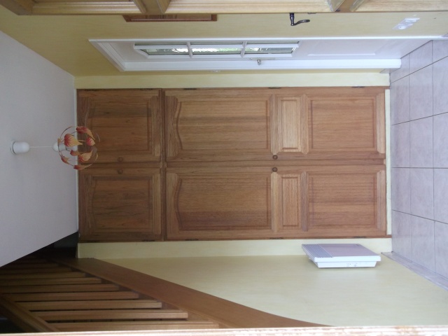 couloir d'entrée et montée d'escalier:quelle couleur de peinture(et quel aspect) svp Dscf2813