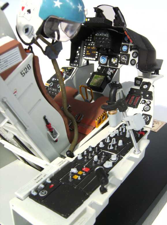 F16 Cockpit M1:12 Bild6127