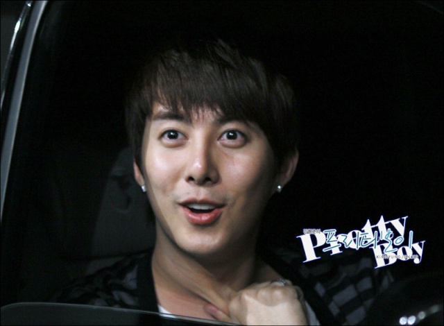 [photos] Hyung Jun @ Gimpo Airport back from Japan 210811 Ar810