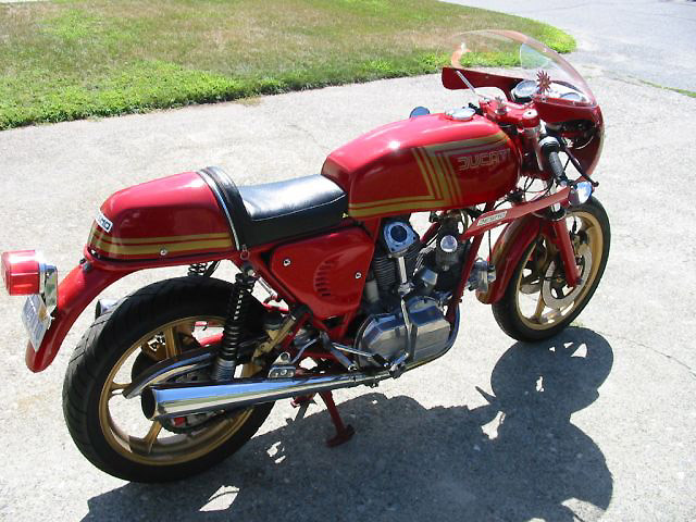900 SS rouge cadre rouge Ducati33
