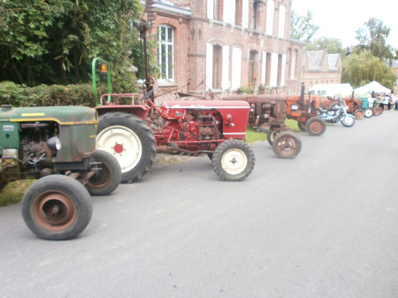 1er Juillet 2012: Expo vieux tracteurs à LESCHELLE  02 P7010413