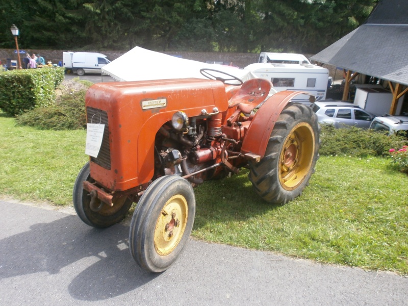1er Juillet 2012: Expo vieux tracteurs à LESCHELLE  02 P7010418