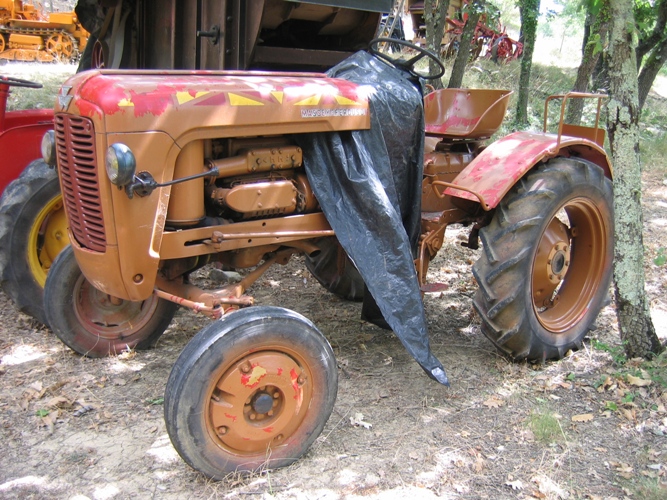 Des tracteurs qui en ont vu de toutes les couleurs Mf821_10