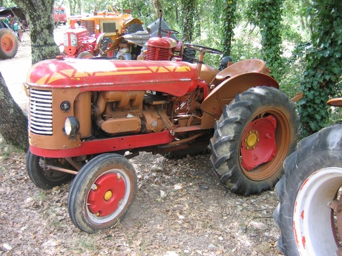 Des tracteurs qui en ont vu de toutes les couleurs Ponyma10