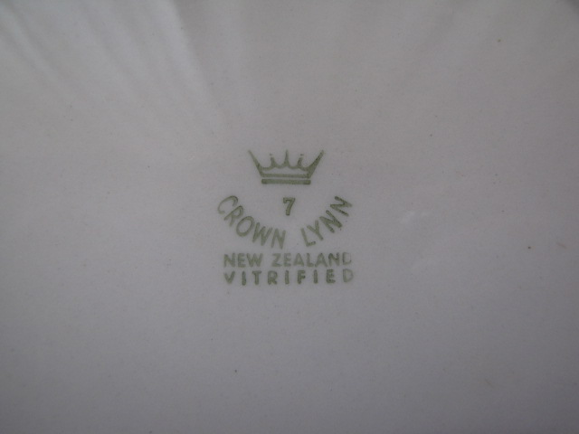 can anyone shed some light on this monogram? Crown_14