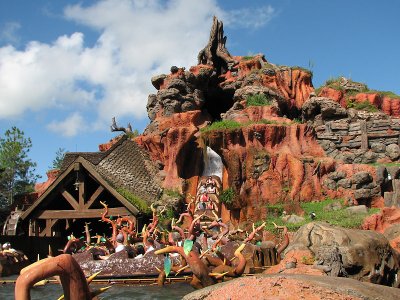 Un splash mountain avec Pocahontas a Disneyland Paris ... - Page 4 23188710