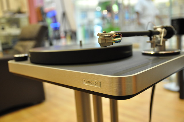 Clearaudio Concept with superlative budget turntable (New) Dsc_0112