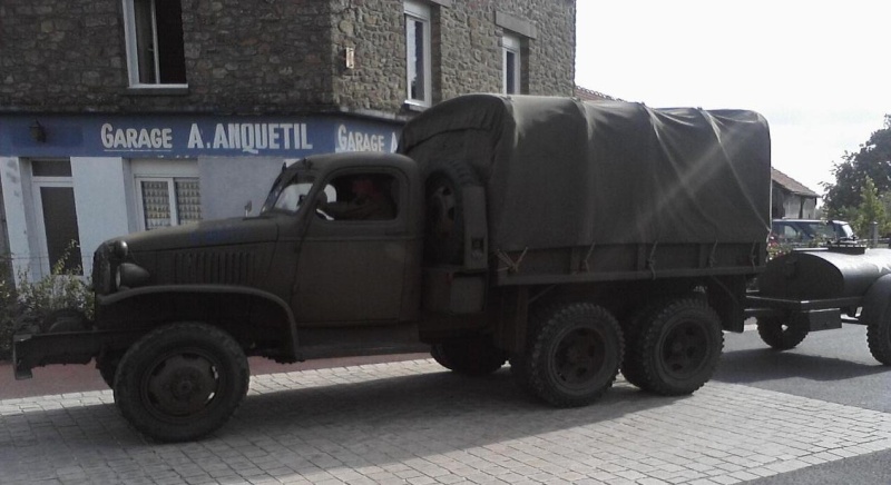 Engin du débarquement 44 en pleine rue. Convoi21