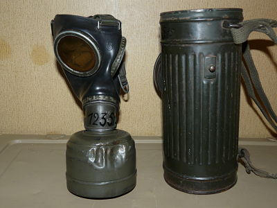 Masque à gaz allemand ww2 P1020919