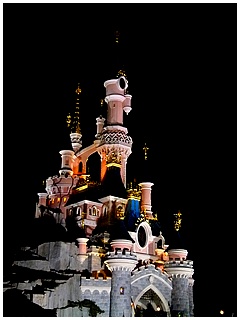 Vos photos nocturnes de Disneyland Paris - Page 9 P1060710