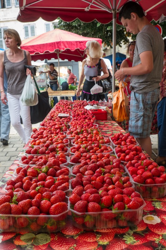 Le marché de Périgueux Lr4-1125