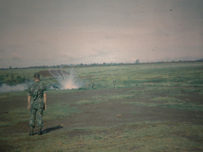 M34 White Phosphorus Smoke Grenade Vietna13
