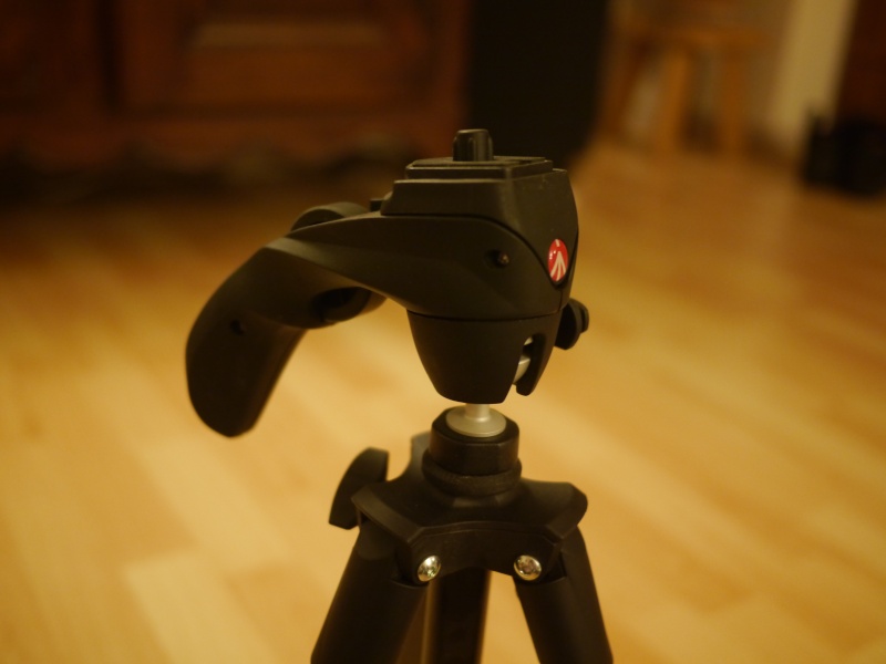 Vend Trepied Manfrotto compact series MKC3-H01 (Vendu) P1030411