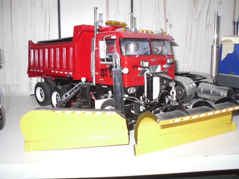 peterbilt cab over chasse-neige Sdc11421