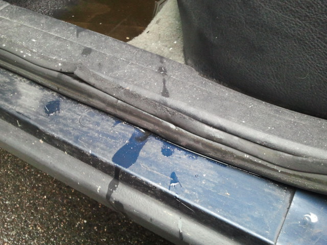 Ma 405 prend l'eau!!! cause: carrosserie ET rouille perforante dans le coffre 2012-023